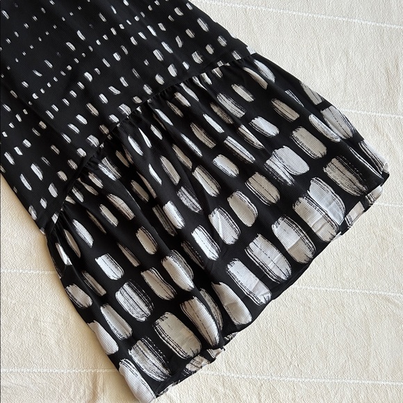 Maggie London Black and White Short Sleeve Abstract Print Midi Dress Size 4 - Picture 6 of 6